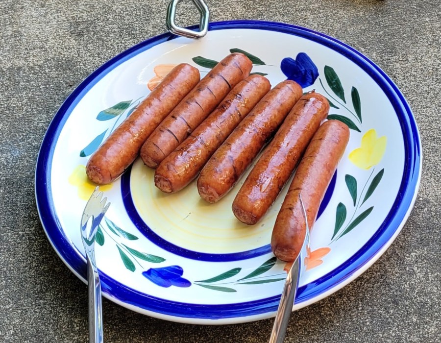 A plate of grilled bratwursts